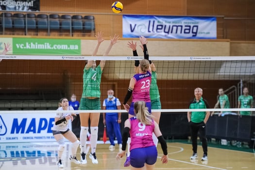 Volleyball professional Alla Politanska blocking