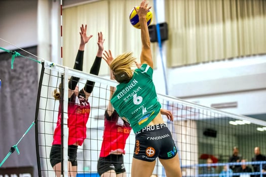Volleyball professional Jessica Kosonen attacking